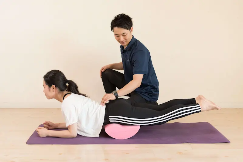 トレーニングをする女性